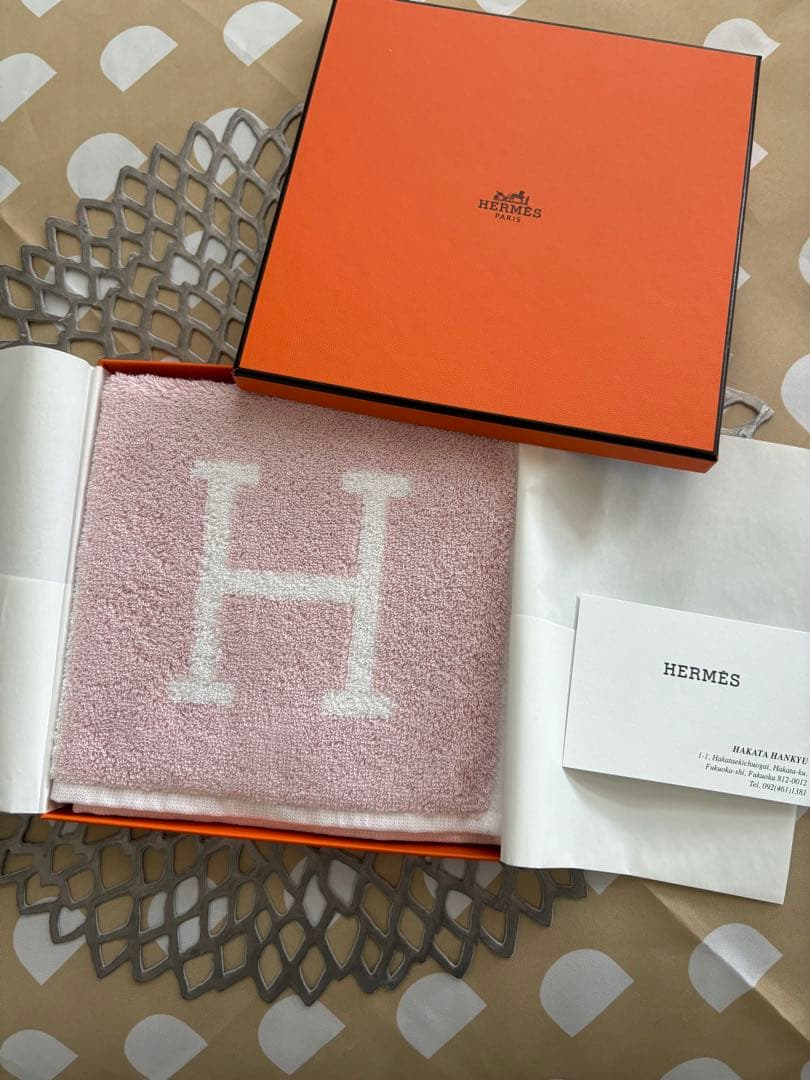 運気アップ　博多阪急店購入品　HERMES Hロゴ タオルハンカチ ピンク