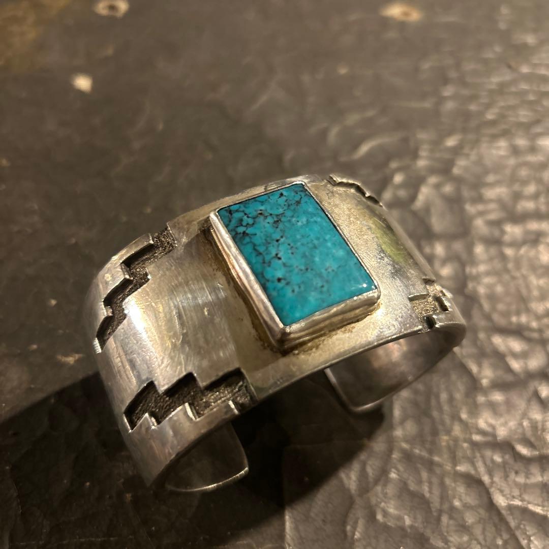 ナバホ重厚ヘビーターコイズ付きシルバーバングル