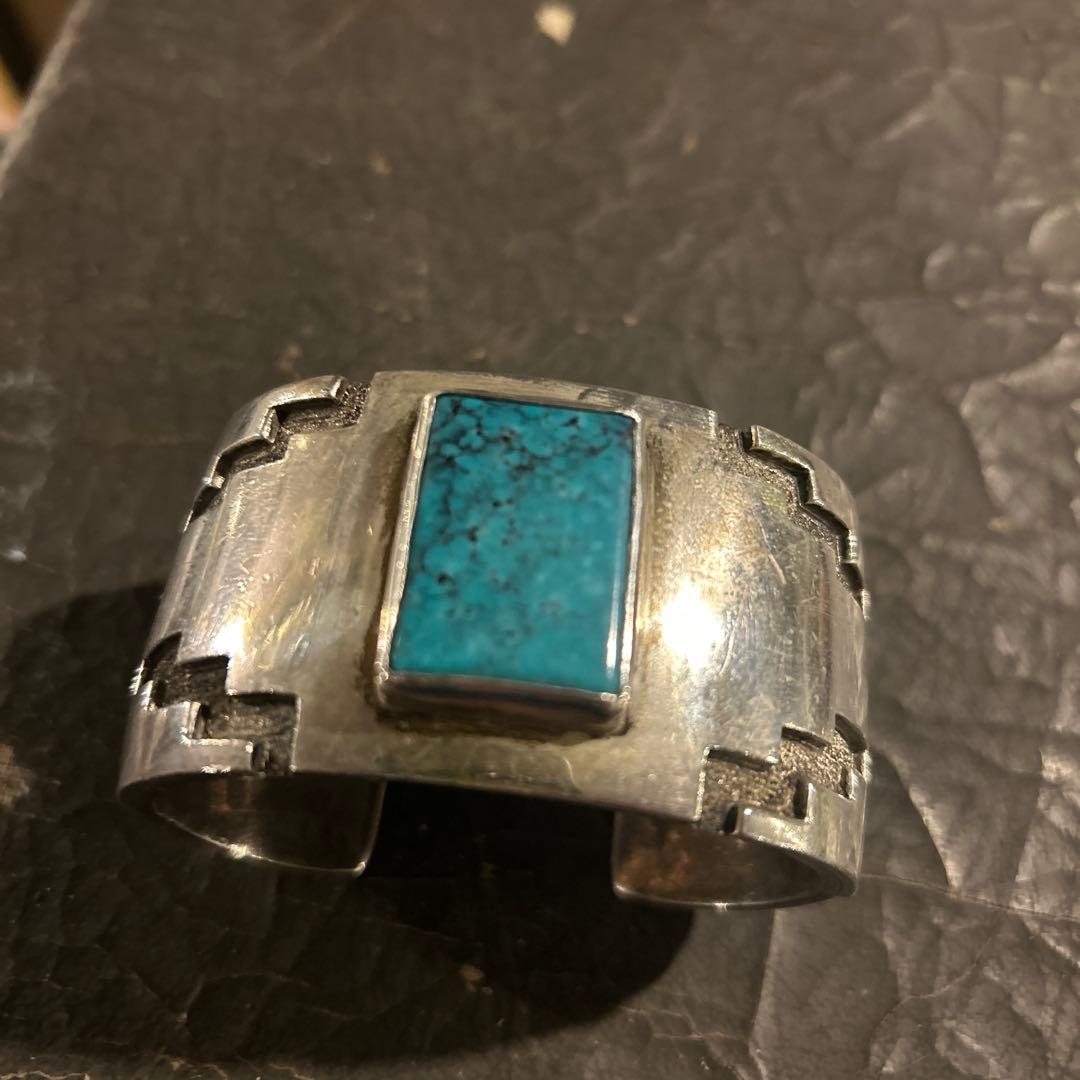 ナバホ重厚ヘビーターコイズ付きシルバーバングル