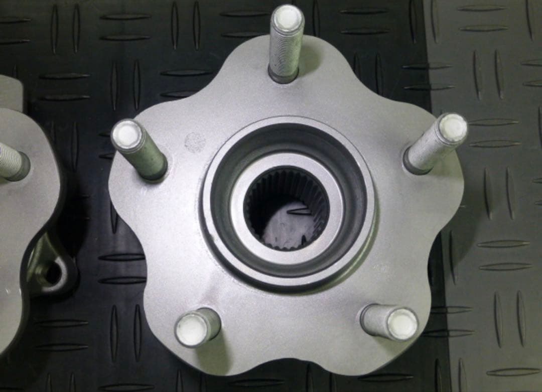 ★新品スカイラインＧＴ－Ｒ BCNR33 のリヤ用ハブベアリング左右セット