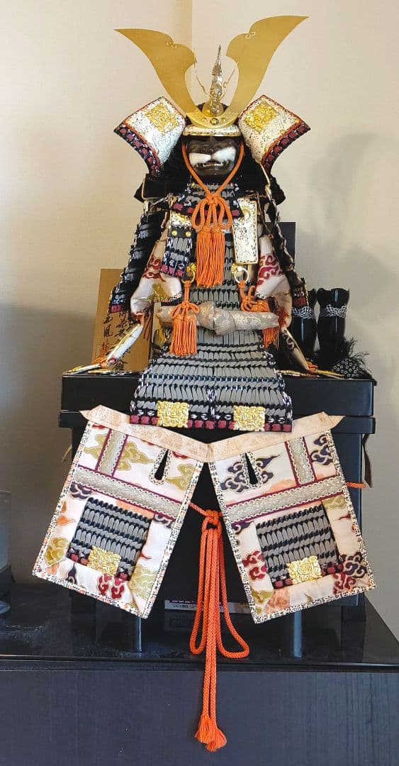 五月人形 黒小札 大鎧 玉鳳作 鎧兜 鎧飾り 端午 節句 ケース付き