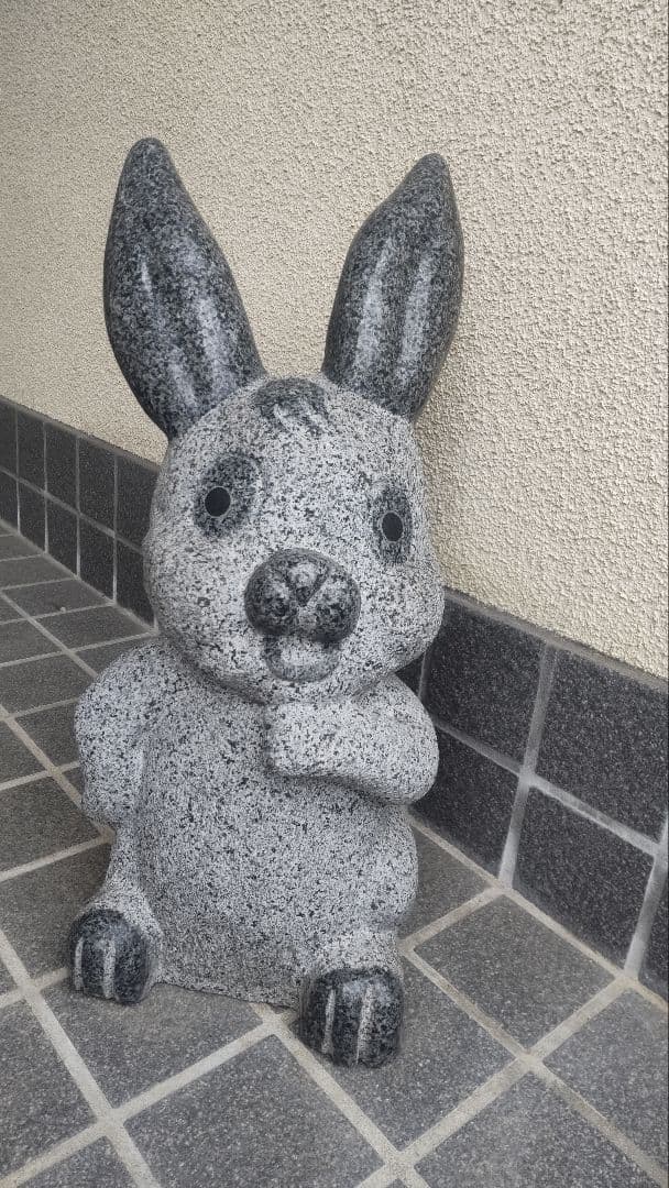 ウサギの石像^^