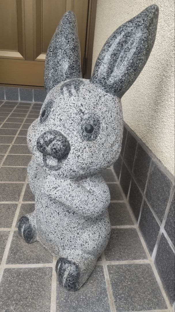 ウサギの石像^^