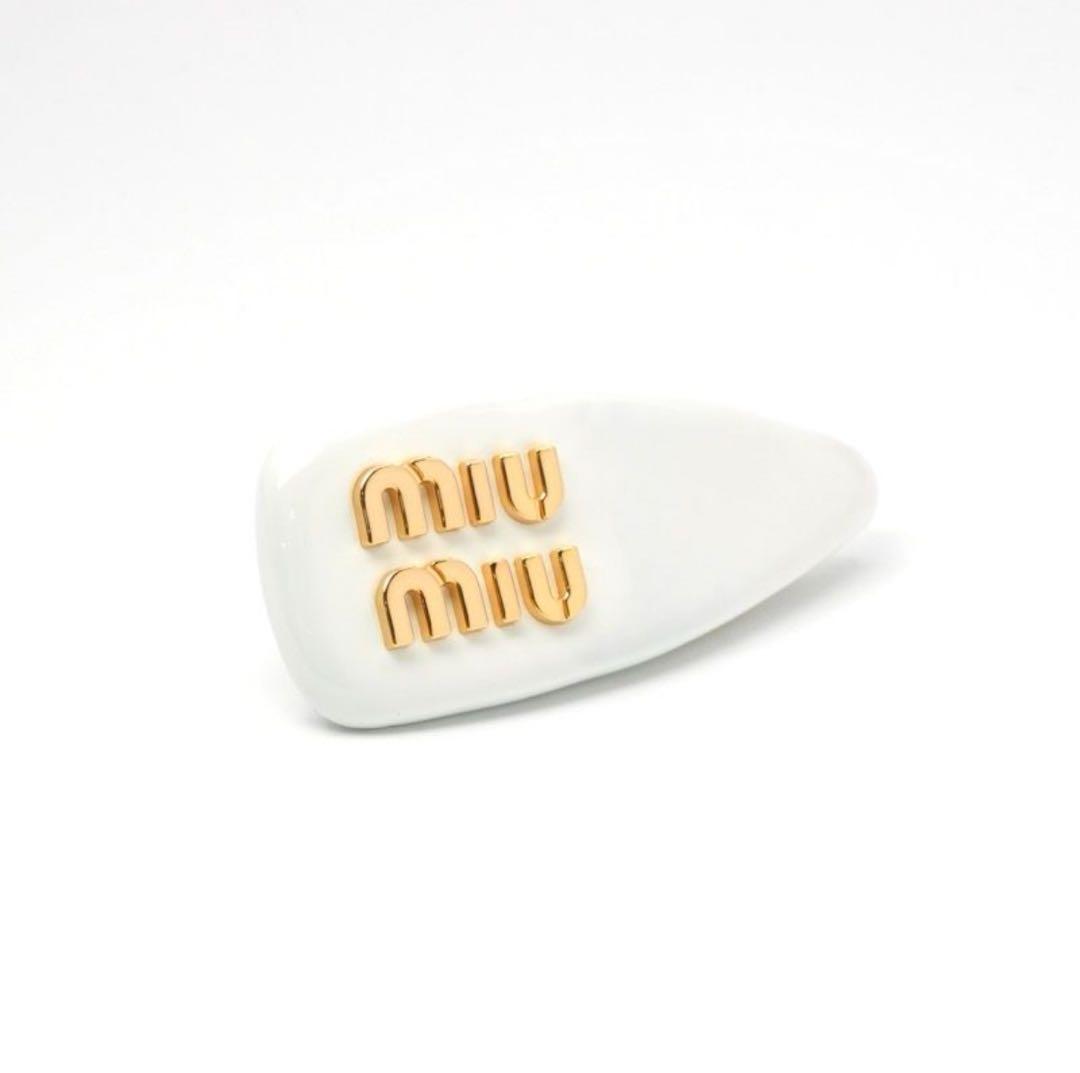 miu miu ロゴ入り ヘアピン ホワイト