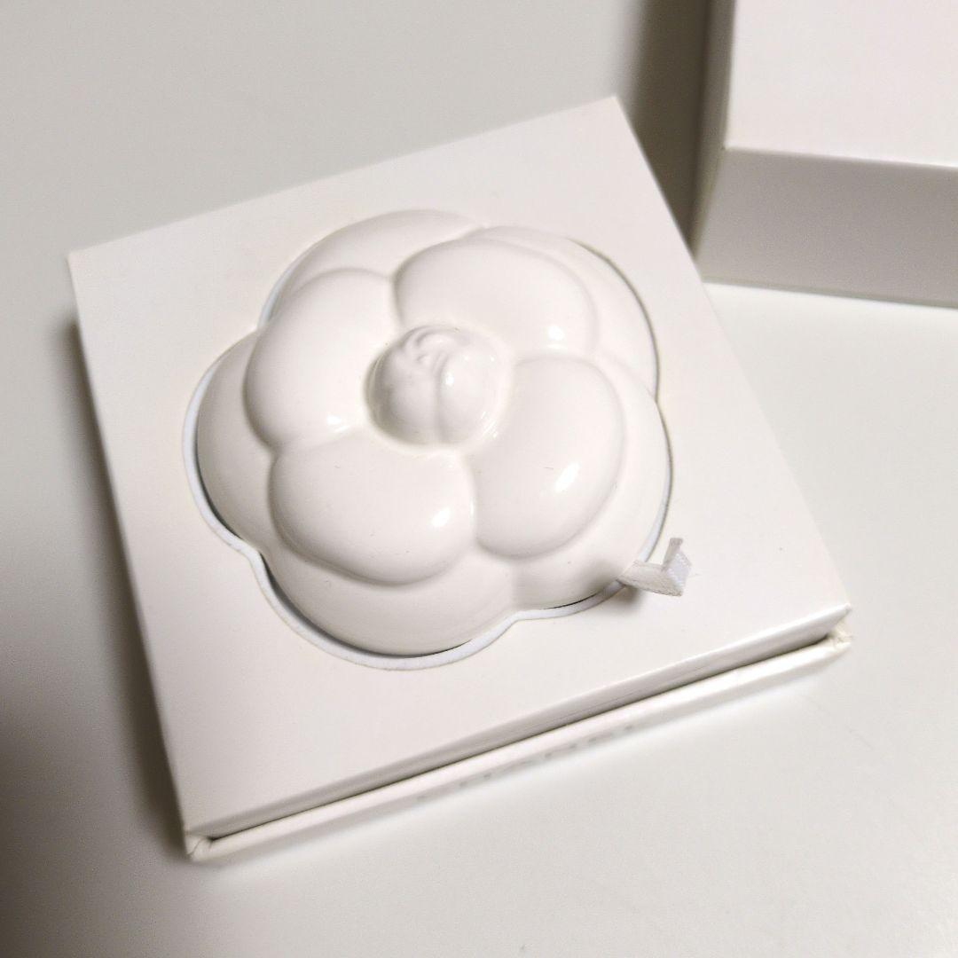 Chanel 花型置物 ホワイト 陶器