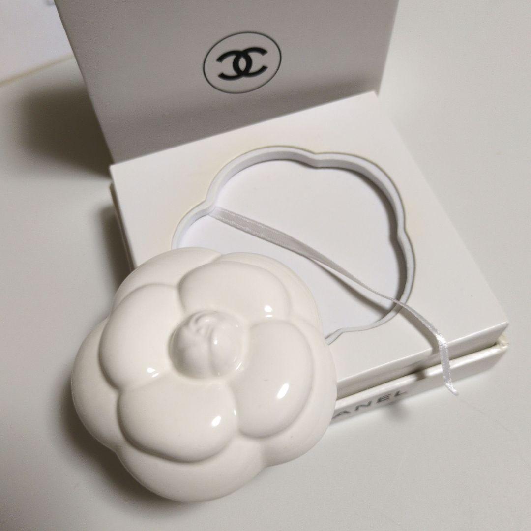 Chanel 花型置物 ホワイト 陶器