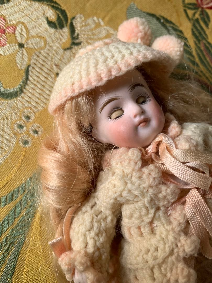 ミニョネット　ビスクドール毛糸の帽子を被った可愛い女の子！15㎝