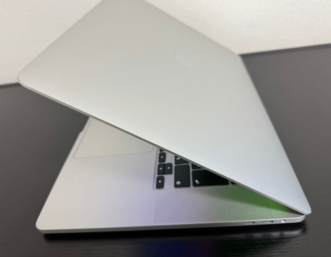 MacBookPro i9 32GB 1TB 充放電131回 バッテリー87%