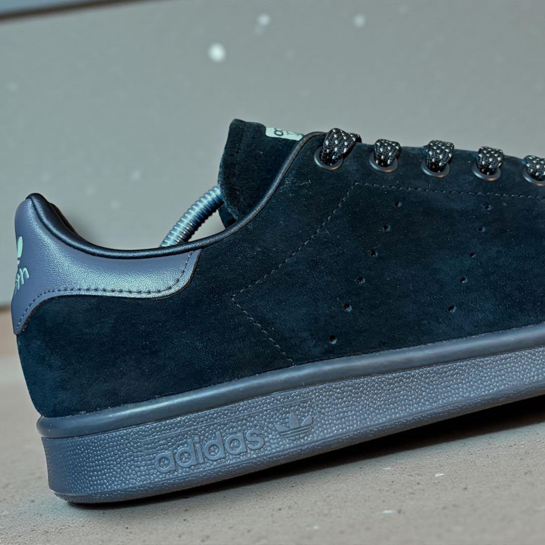 【ティファニーブルーの名品】アディダス　スタンスミス　ブラックスウェード