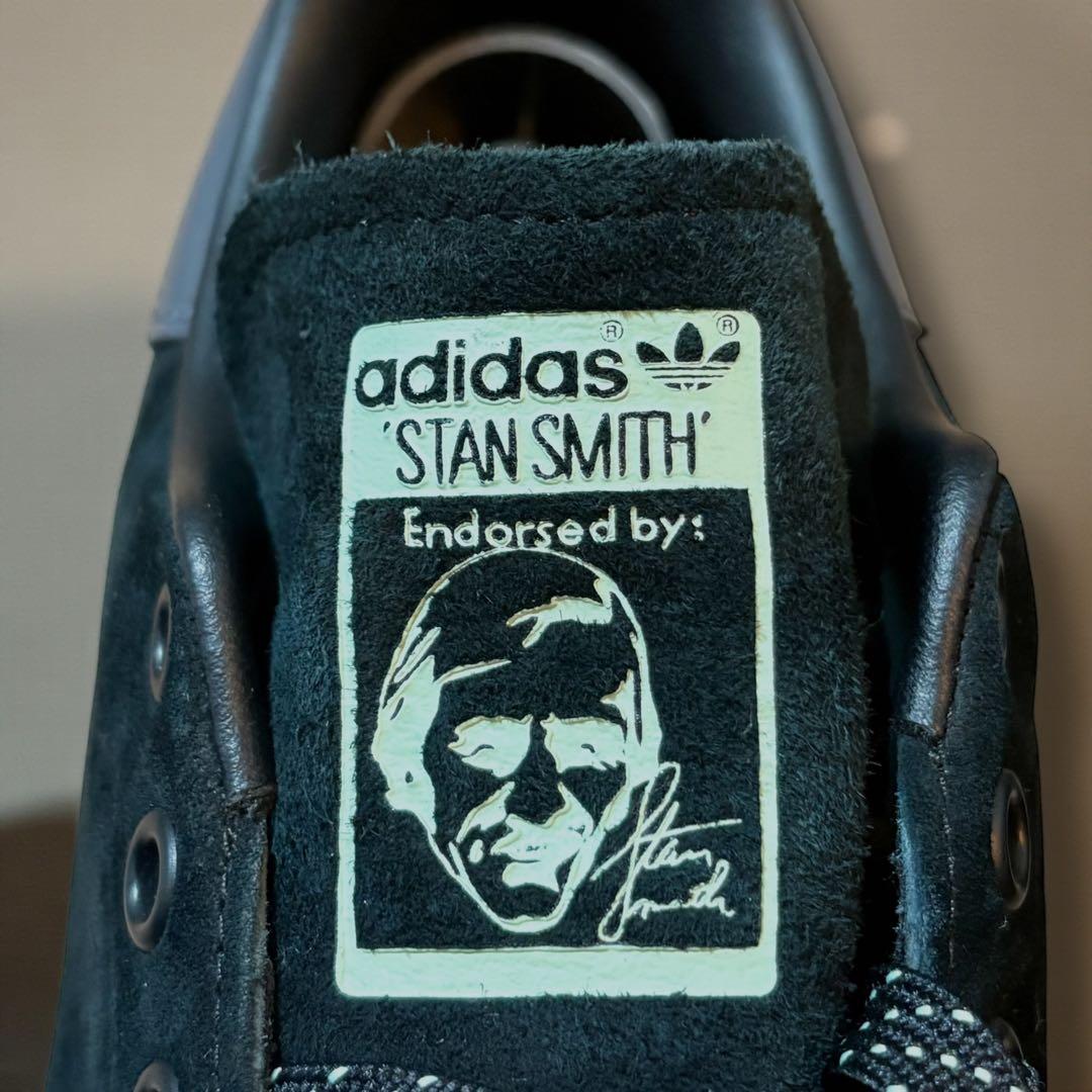【ティファニーブルーの名品】アディダス　スタンスミス　ブラックスウェード