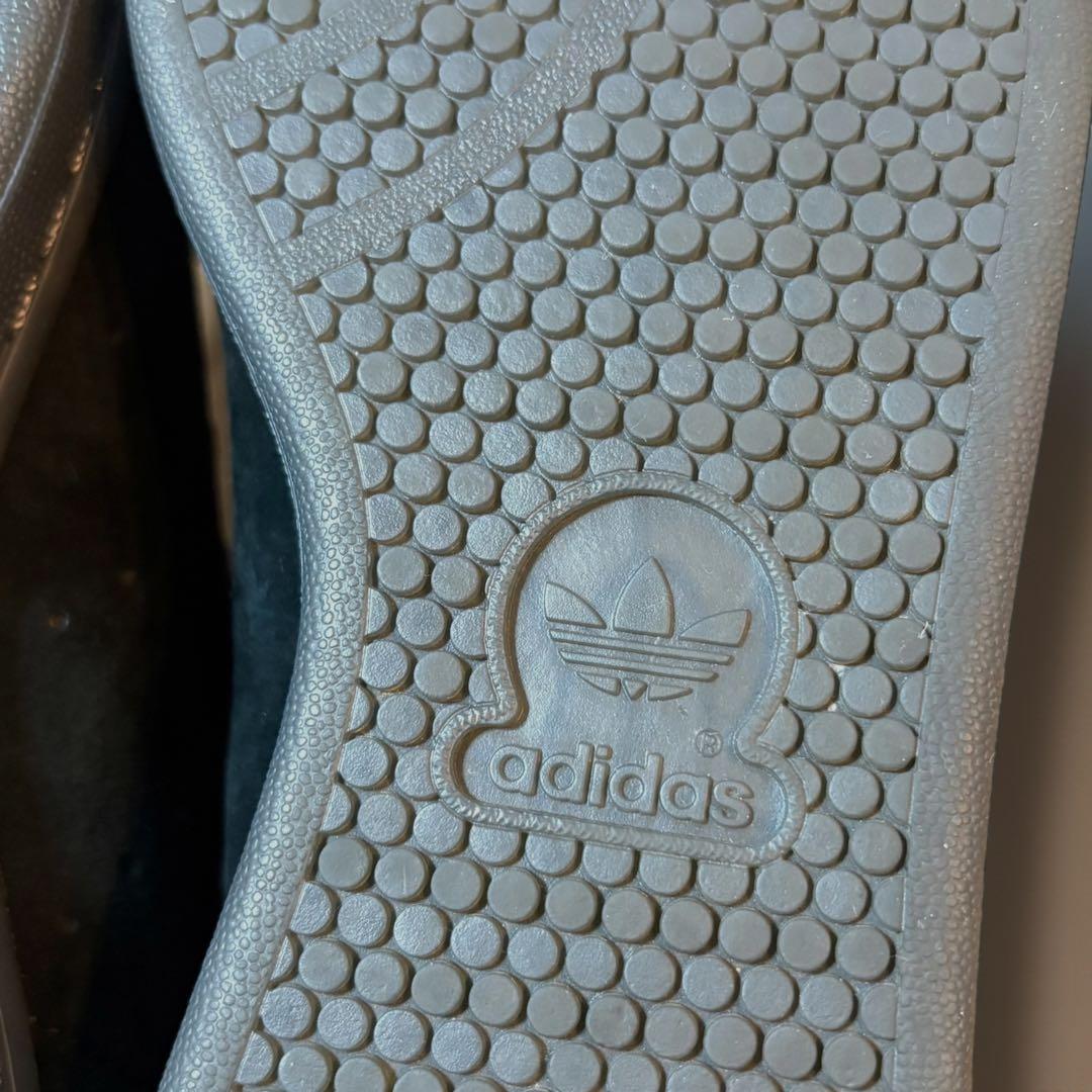 【ティファニーブルーの名品】アディダス　スタンスミス　ブラックスウェード