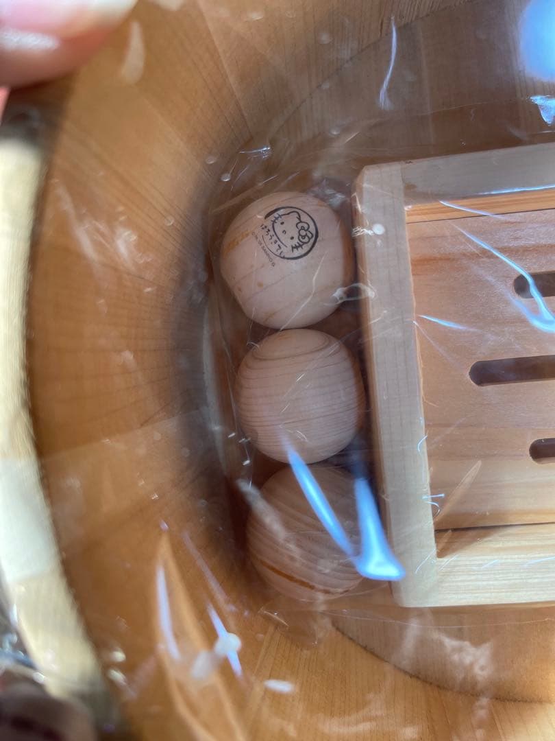 ハローキティ　風呂桶　石鹸置き　湯玉セットです。さらに、お値下げ中です。