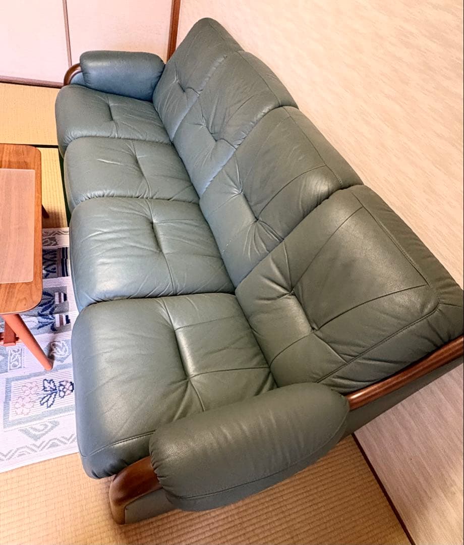 緑色レザー調ソファ 木製アームレスト付き☆本土内送料込み