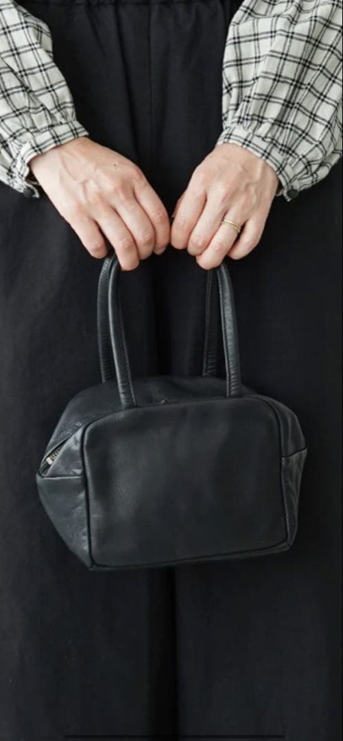 < a >アー Boston S size / Black