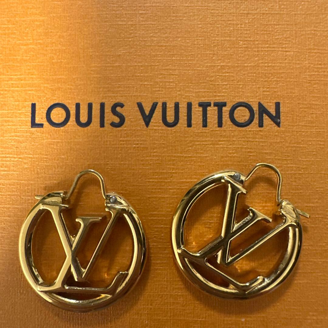 ゴールドロゴデザイン ピアス(両耳用)