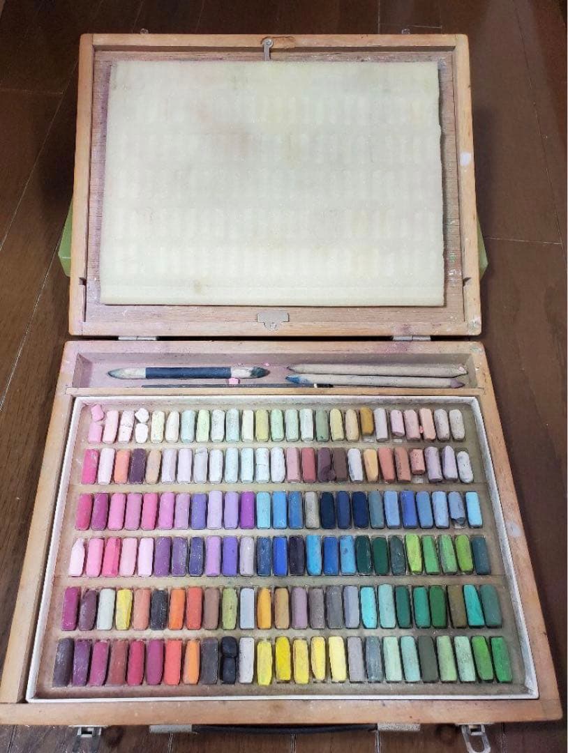 150色　ホルベイン　ソフトパステル　木製ケース付き