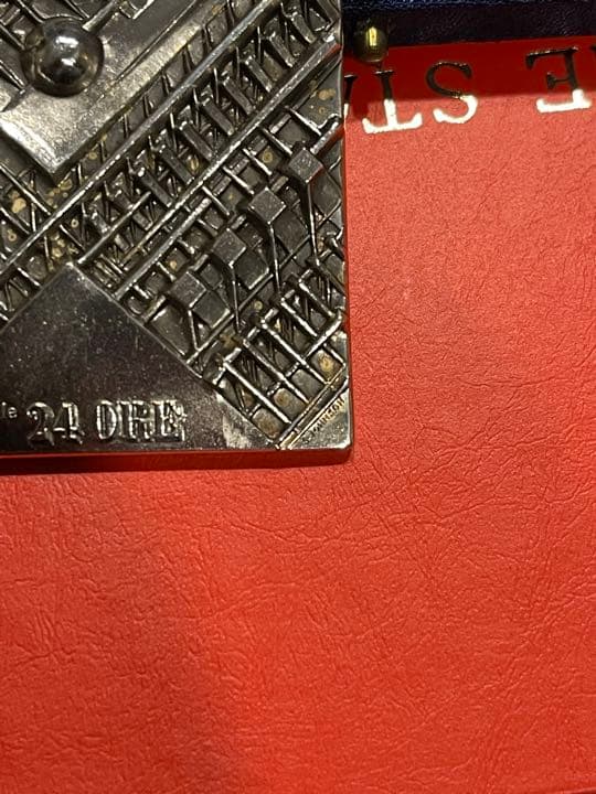 アルナルド・ポモドーロ イタリアの彫刻アーティストメダルサイン入りアート