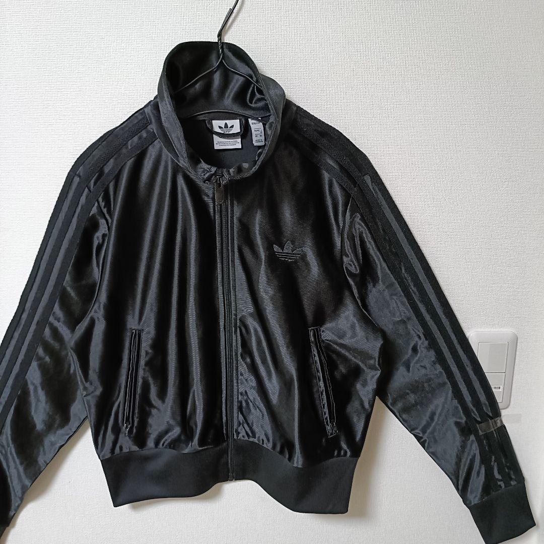 アディダス 黒 ファイヤーバード 女性XL フィッティド 短丈光沢 ジャージ上着