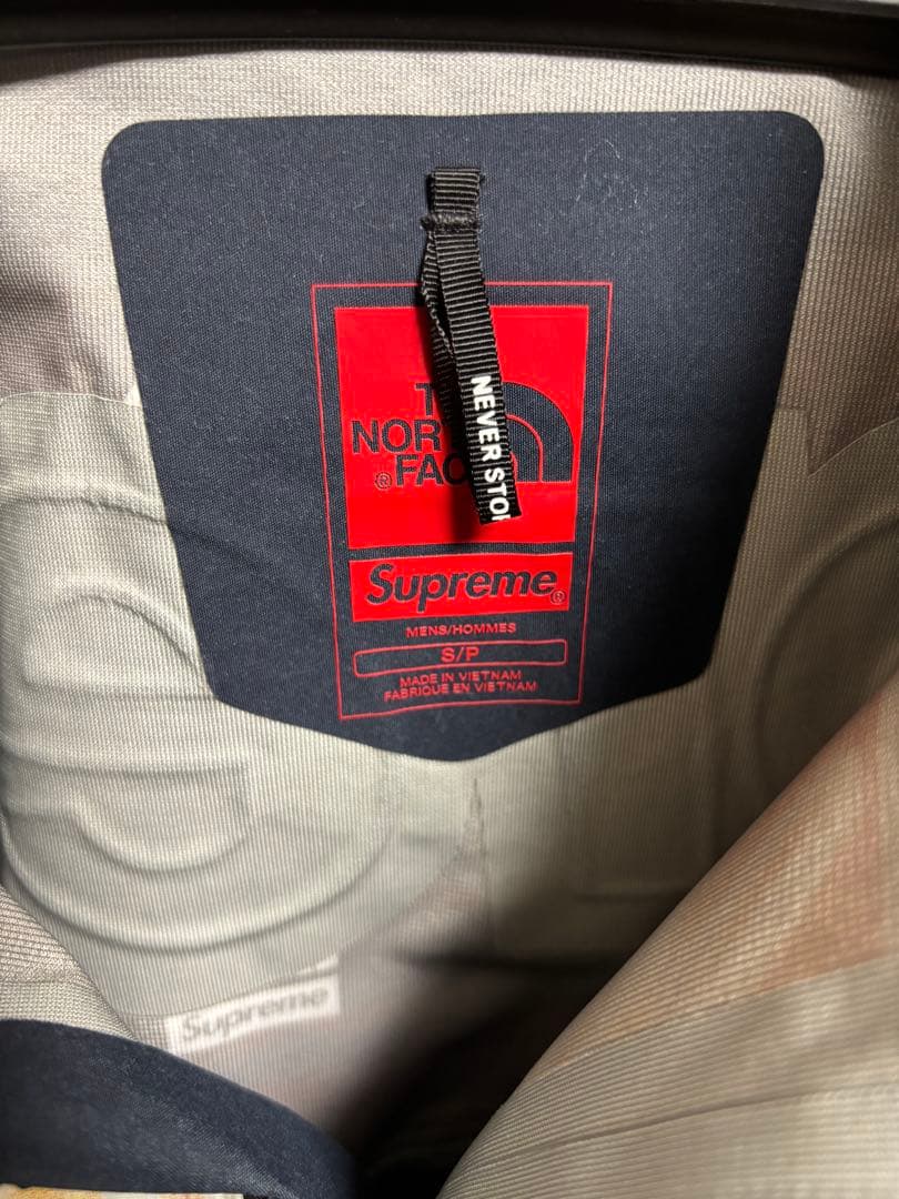 Supreme × The North Face Shell Jacket