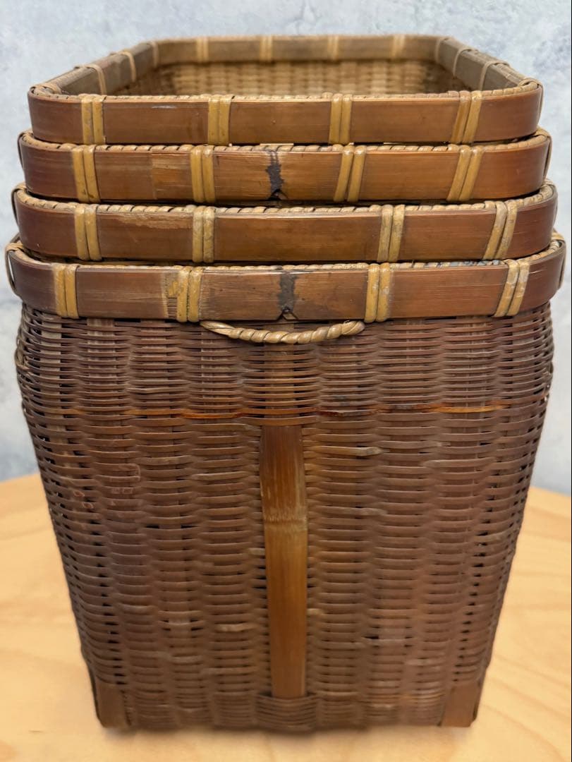 京都　美しい手編みのカゴ　四段重ね　ヴィンテージ　竹製スタッキングバスケット