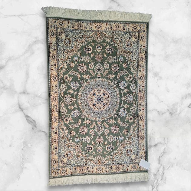 ペルシャ絨毯　花柄 緑色ラグ長方形