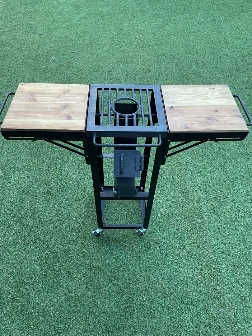 移動式折りたたみテーブル付きロケットストーブ