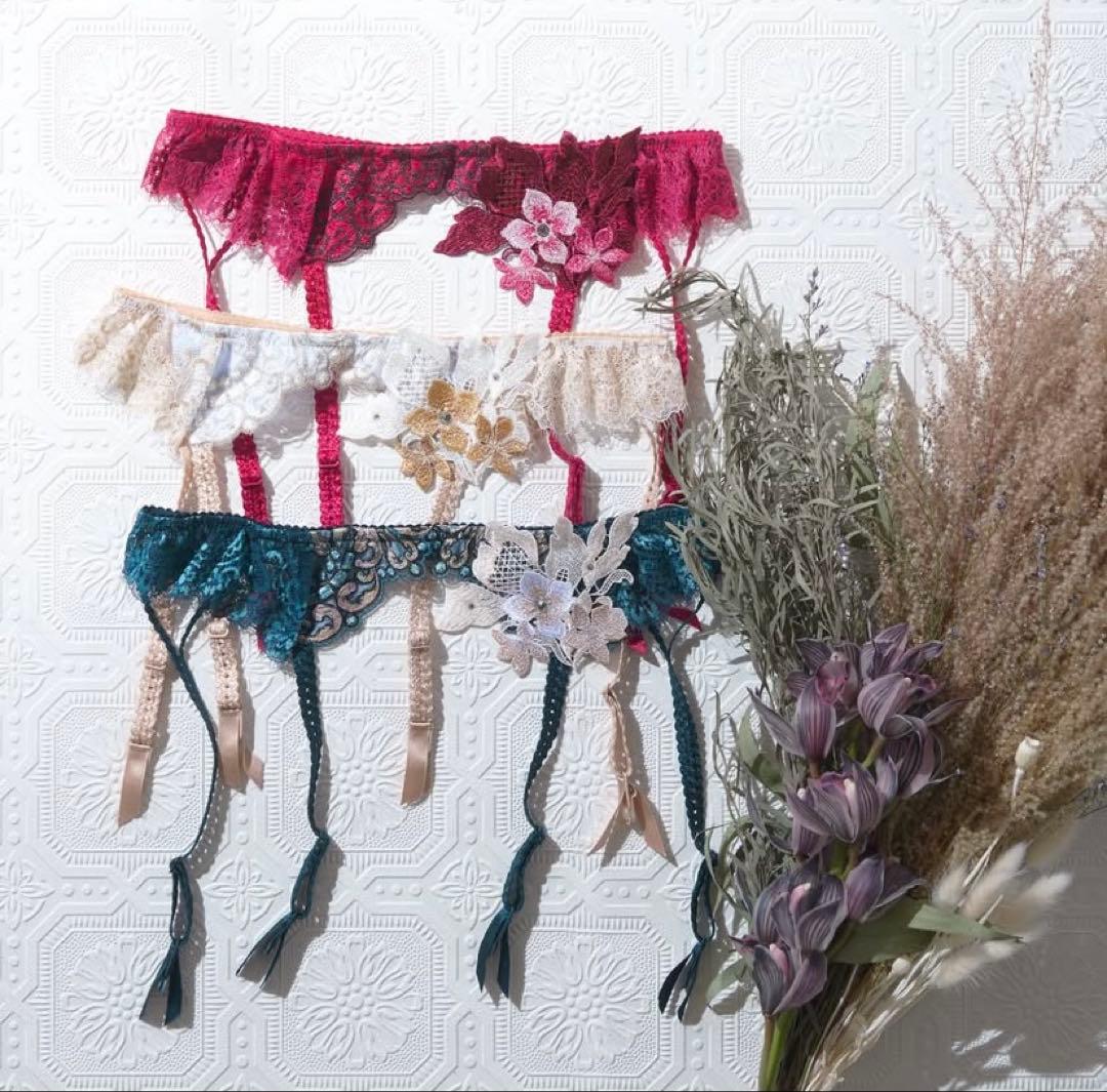 サルート02 プレステージ　ガーターベルト PUカラー