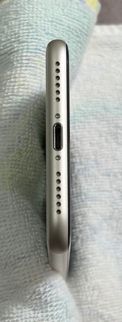 iPhone SE 第3世代 64GB 本体 スターライト