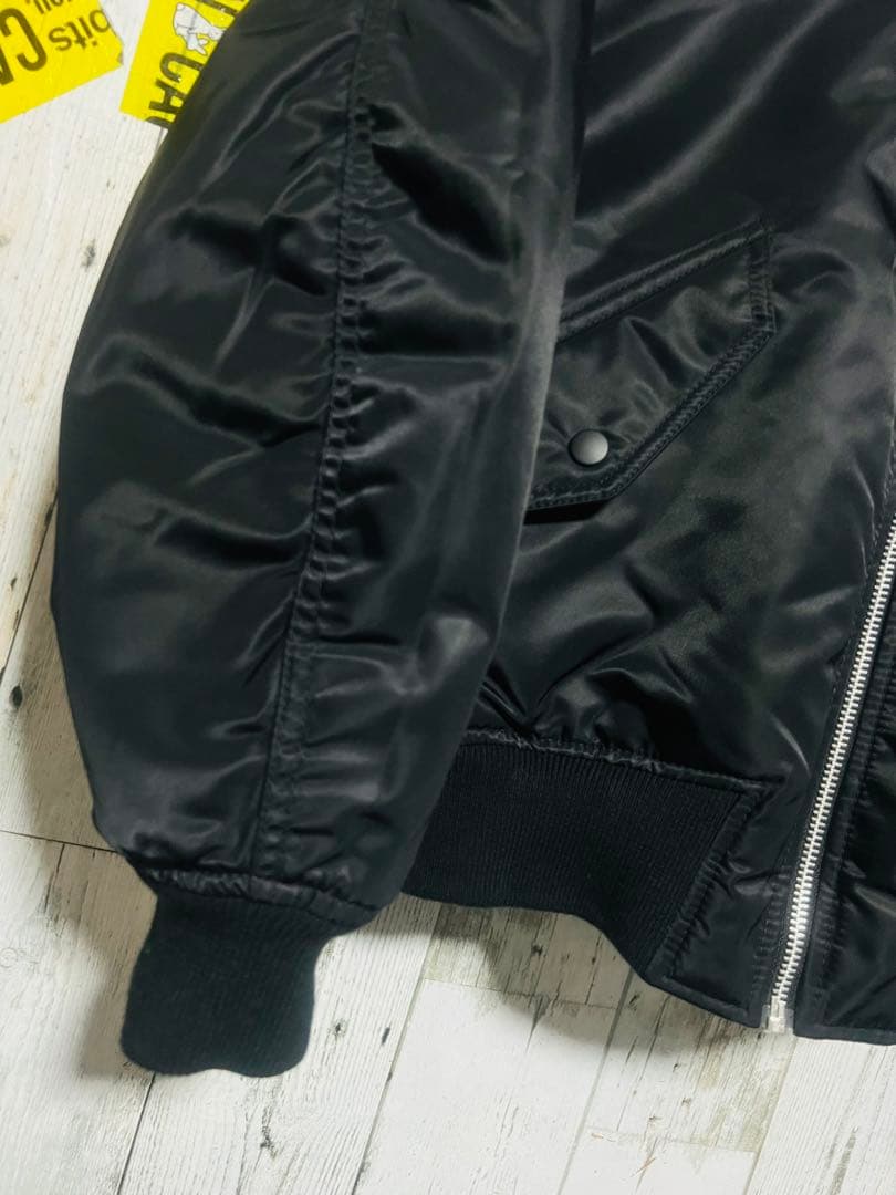 極名作 UNIQLO MA-1 2wayフライトジャケット 光沢 黒 紺 短丈