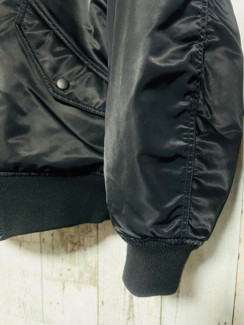 極名作 UNIQLO MA-1 2wayフライトジャケット 光沢 黒 紺 短丈