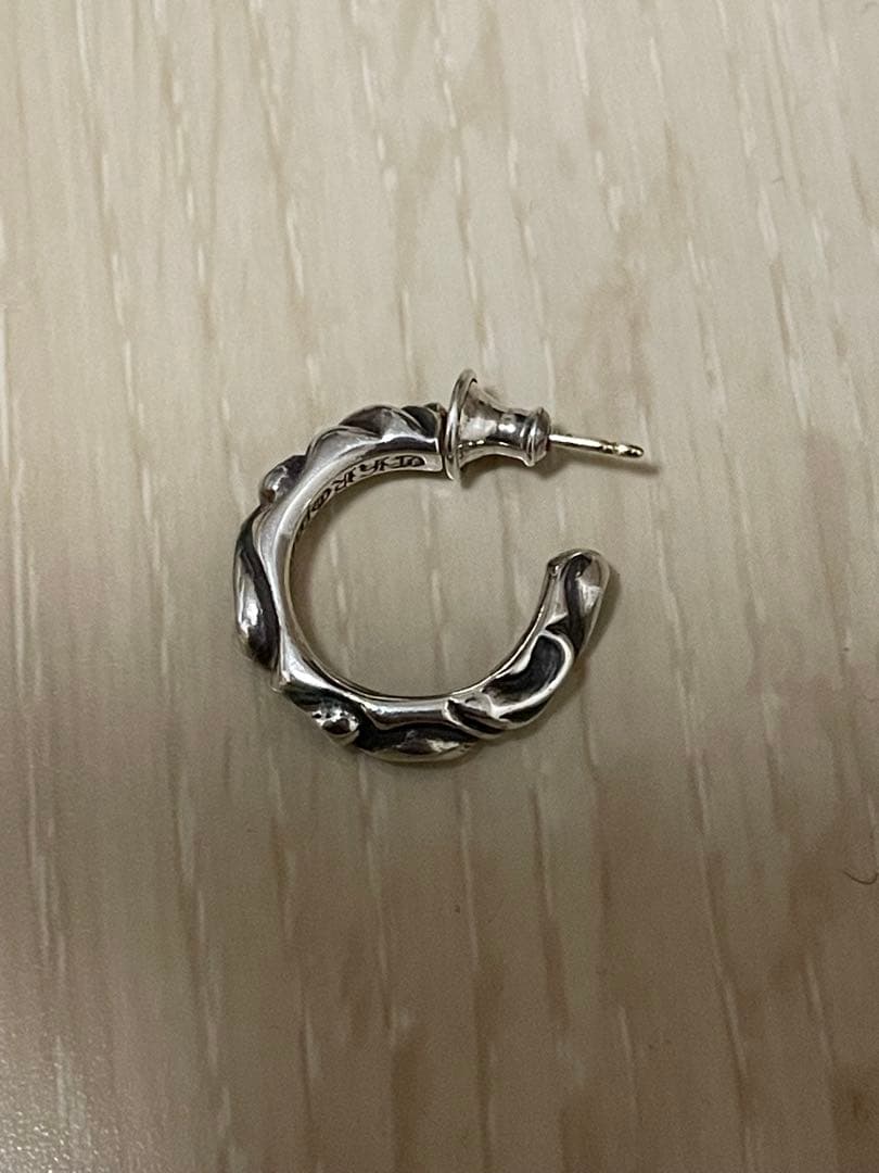 クロムハーツ スクロールフープピアス
