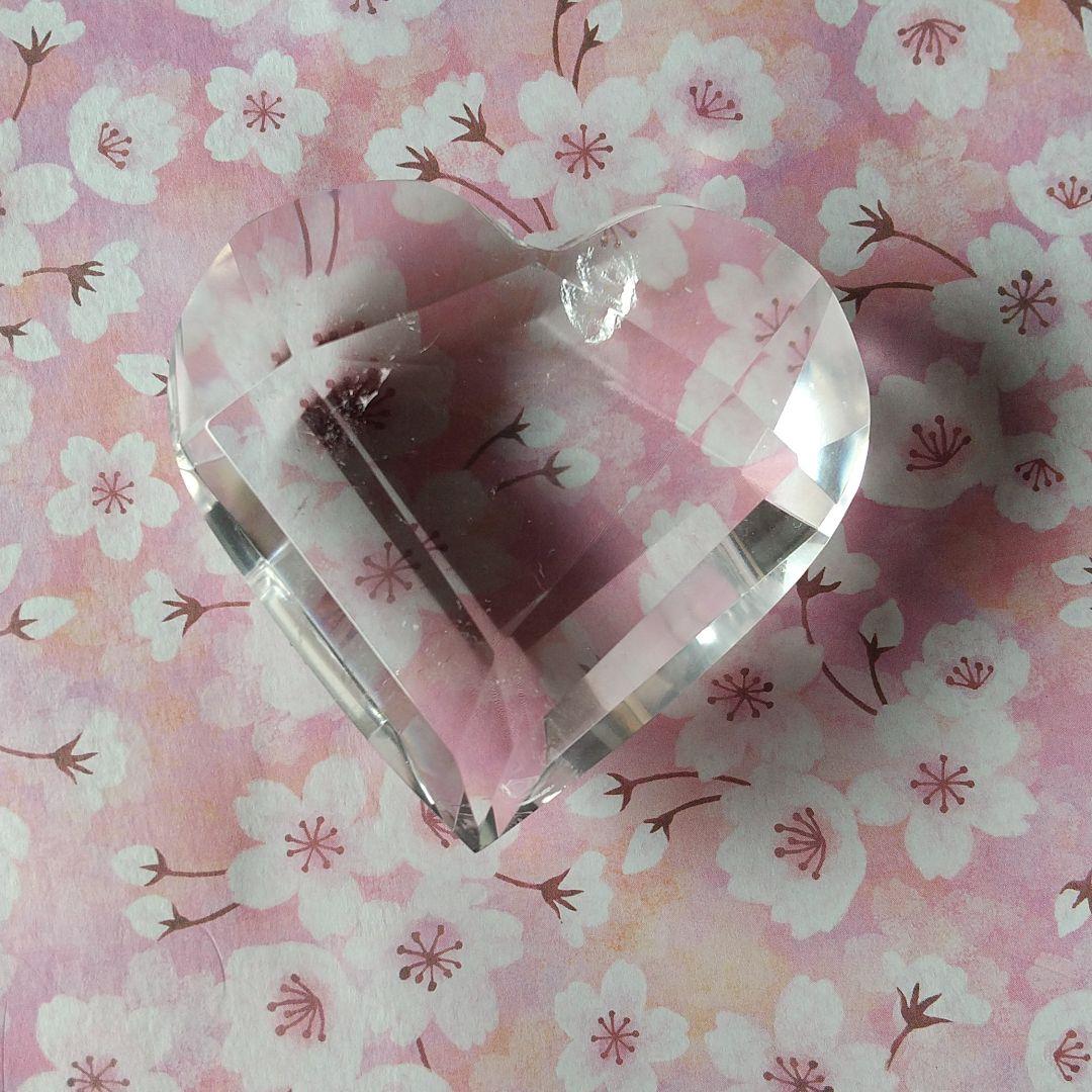 【ジーン】純粋と浄化の象徴 天然水晶 巨大ハートカットオブジェ