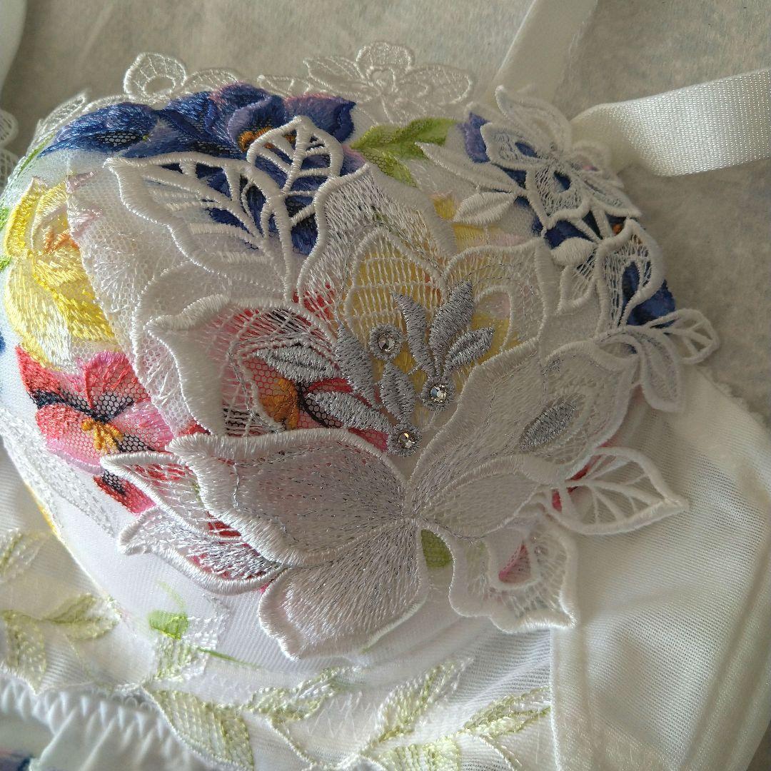 【最終お値下げ】匿名配送【新品タグ付き　サルート46G ブラ＆ショーツ】