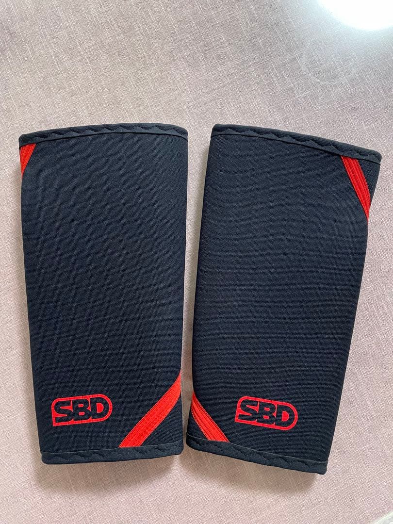 【値下げしました】SBD ニースリーブ　サイズS 黒/赤