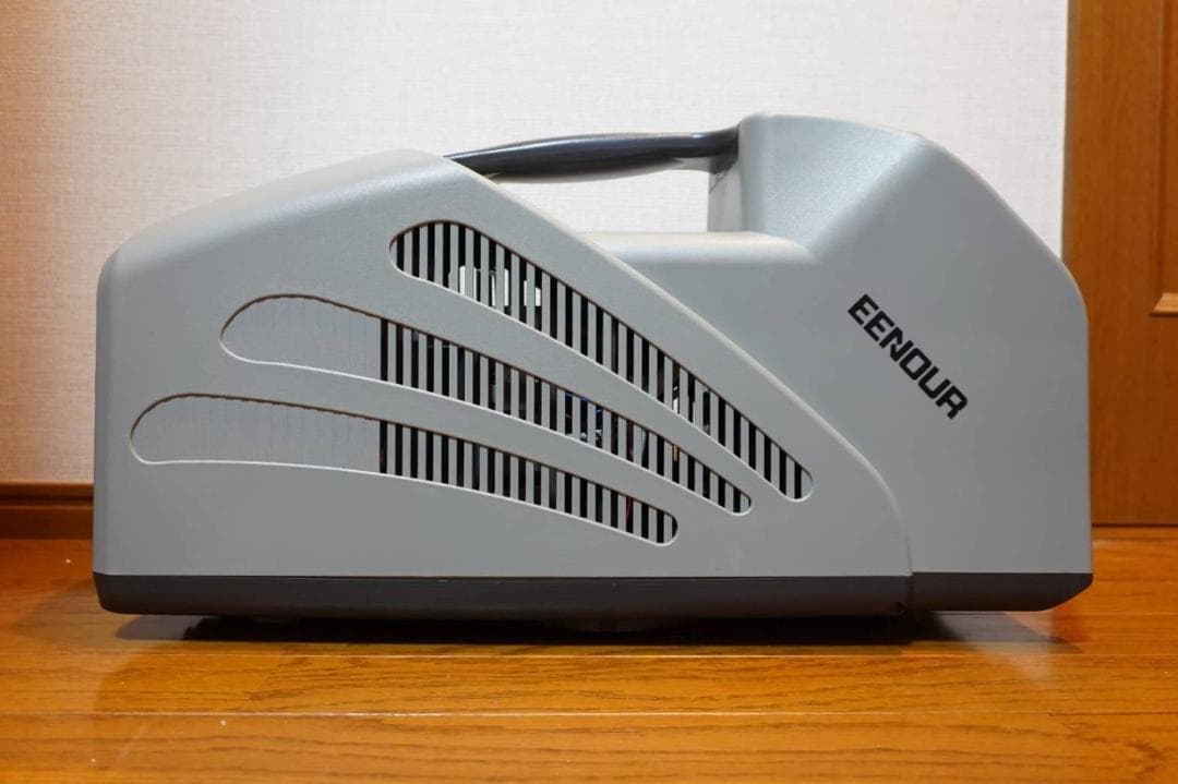 ステンドグラスの美しさが際立つオシャレなランプ