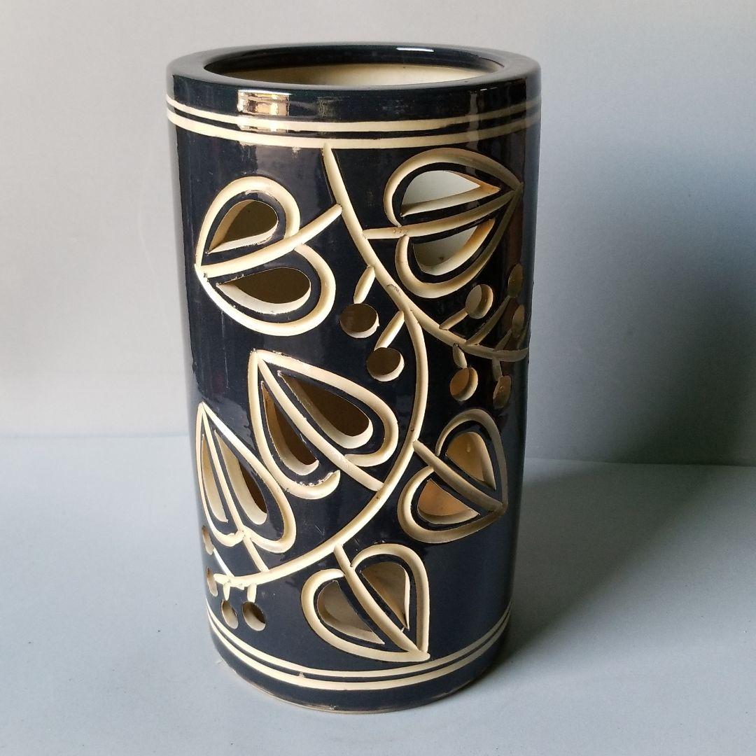 お値下げしました⤵信楽焼 傘立て 小筒黒磁釉つる草 高さ４４cm