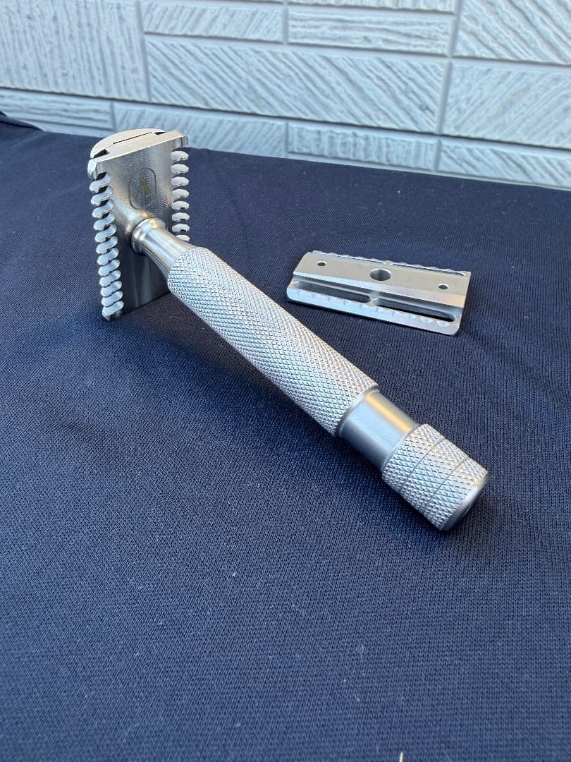 Above the Tie S1両刃カミソリ　SB・OC