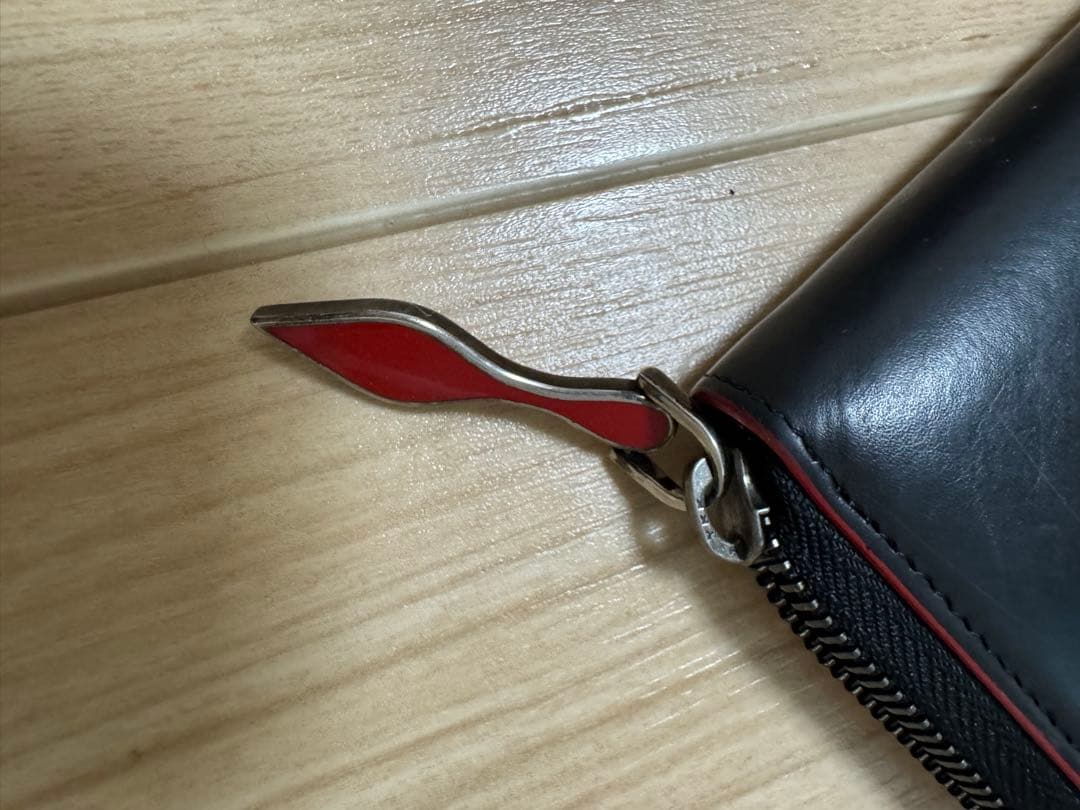 ルブタン財布
