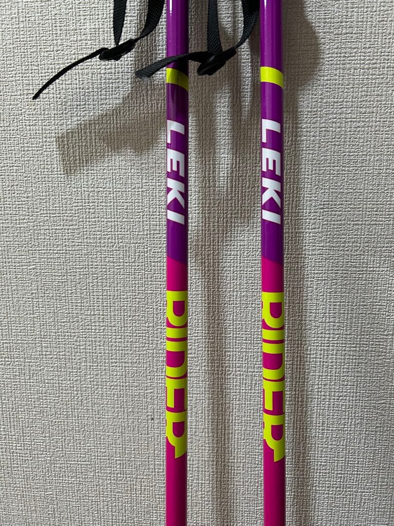 ジュニア　ピンクデザイン スキー板 、ポール、スキー靴セット