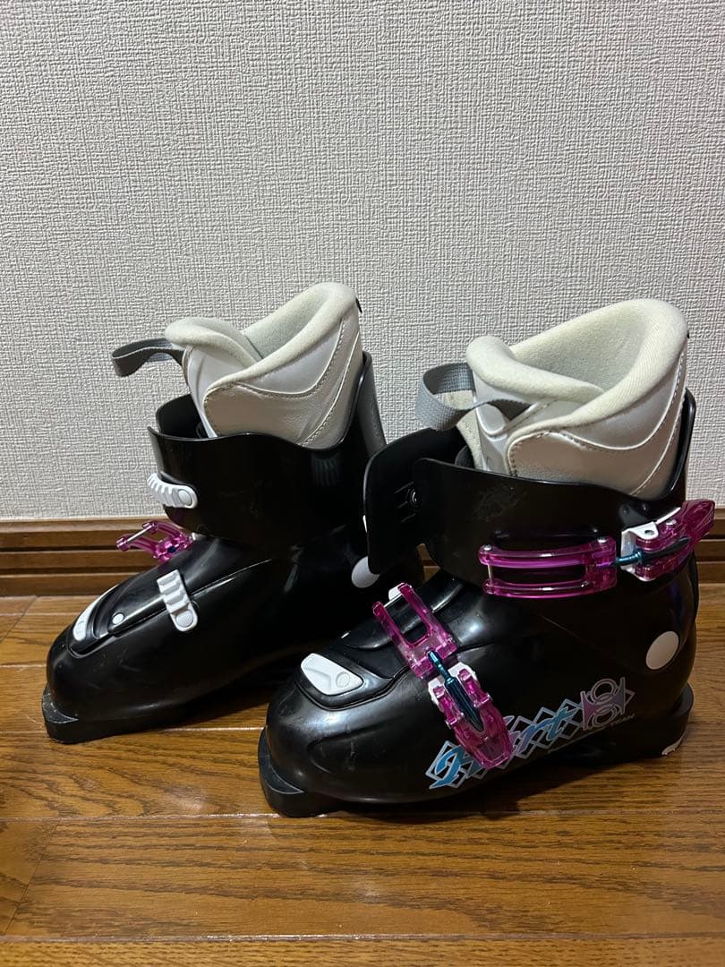 ジュニア　ピンクデザイン スキー板 、ポール、スキー靴セット