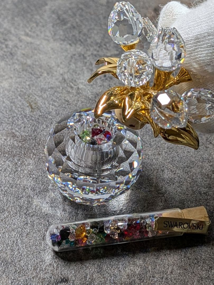 スワロフスキー　swarovski グラスフラワー　チャットン　ミラー台座付