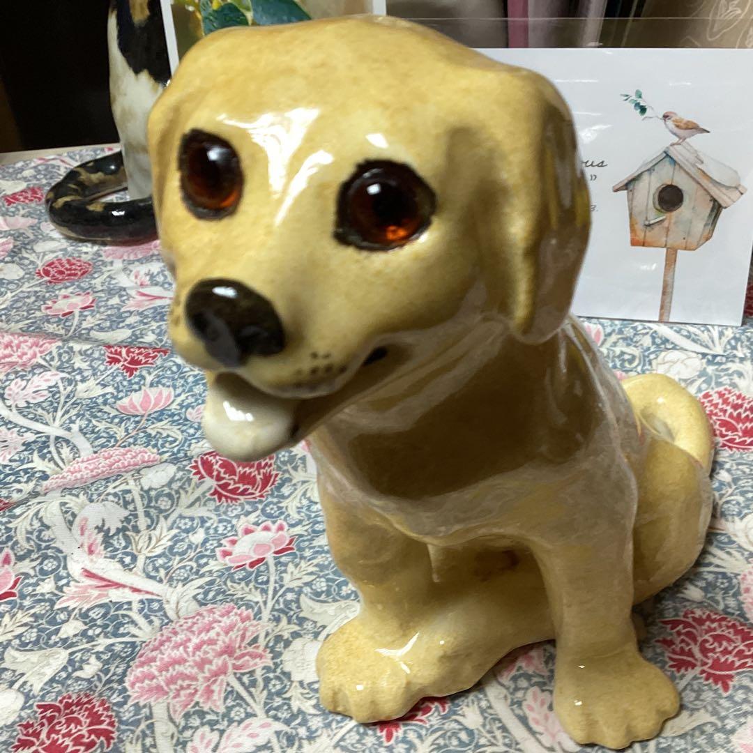 陶器製犬の置物 クリーム色ウィンスタンレイ女史のゴールデンレトリバー、サイズ2