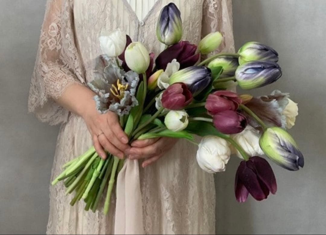 アーティフィシャルフラワーブーケ　ブートニア、花瓶付き