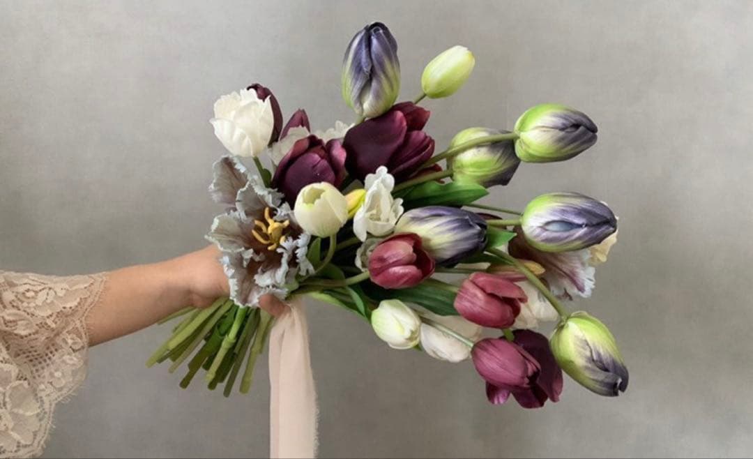 アーティフィシャルフラワーブーケ　ブートニア、花瓶付き