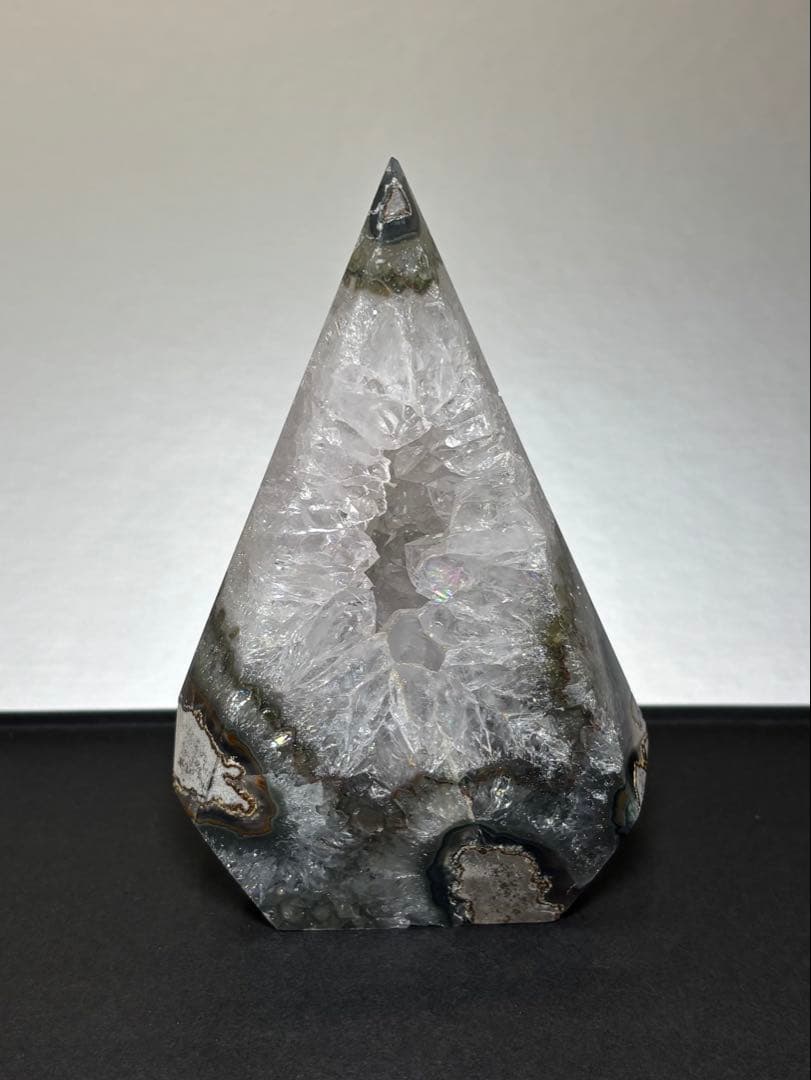 高品質　グリーンジャスパー　スタラクタイト　水晶共生　置物　ジオード　464g