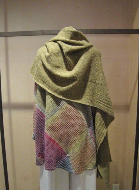 お値下げ　ヨーガンレール　 紫色とマルチカラーの スヌード付きベスト＆ショール