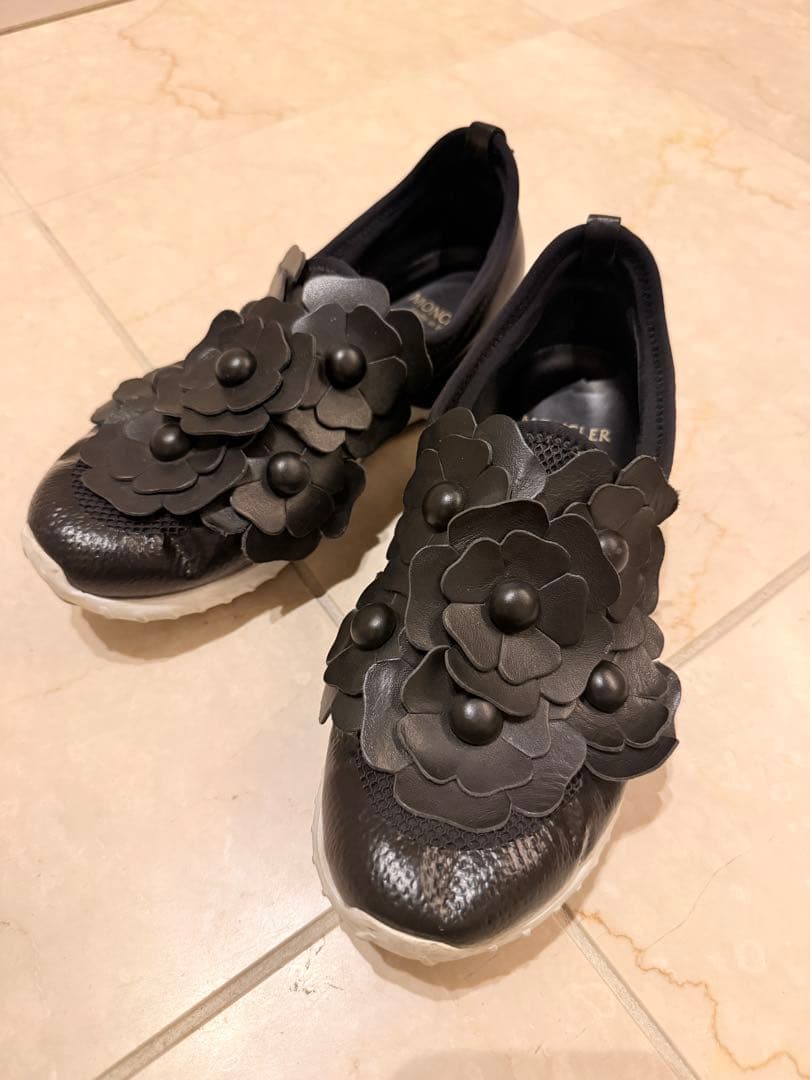 クッキーさま専用モンクレール　フラワー装飾 ブラックスニーカー35サイズ