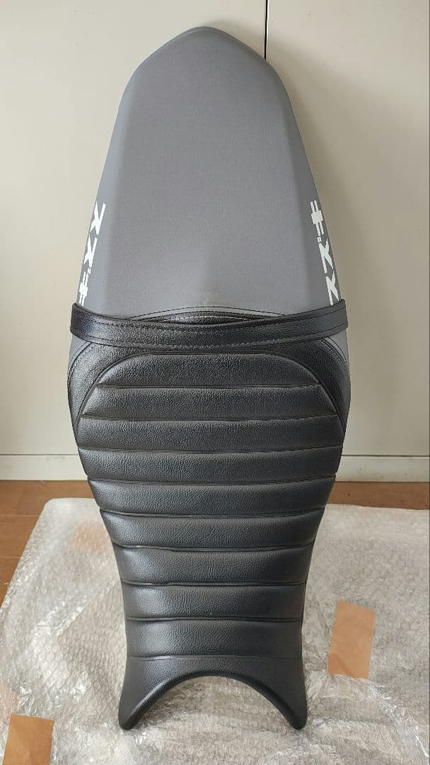 SV650用　スズキ純正OP　タックロールシート(ゲルザブ埋め込み済み)