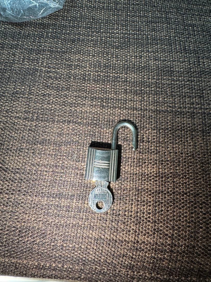 美品　エルメス シルバー　カデナ　南京錠　パドロック　鍵　NO62