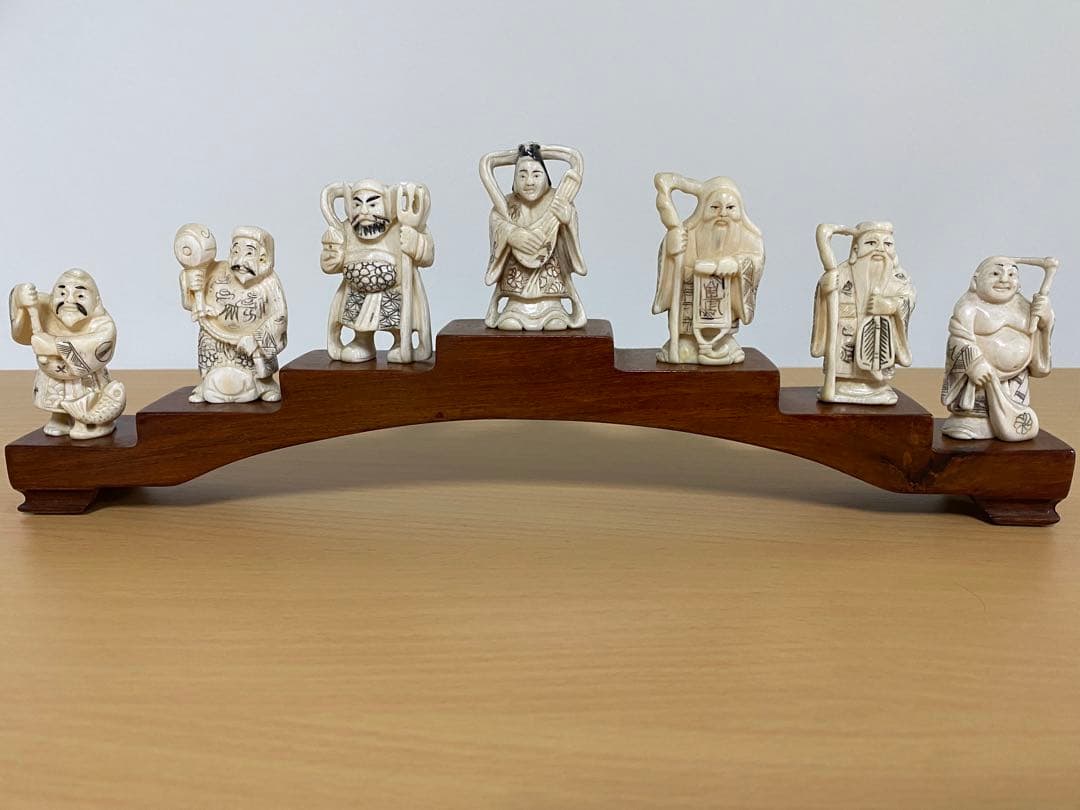 七福神 細密彫刻 時代物 東洋彫刻 縁起物 開運 置物 象牙風